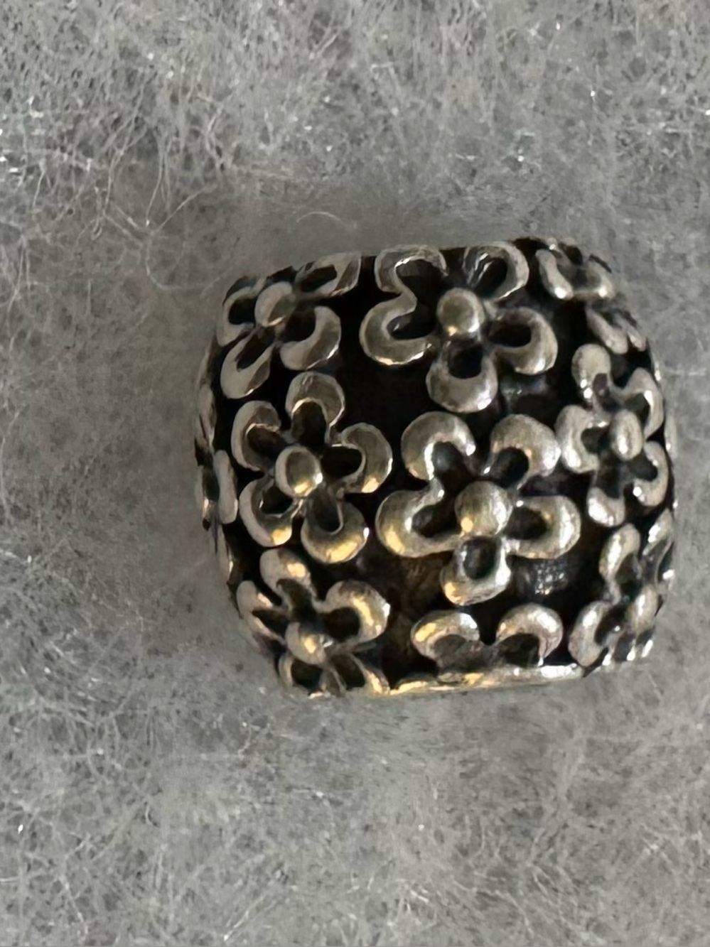 Pandora, Daisy flower retired charm